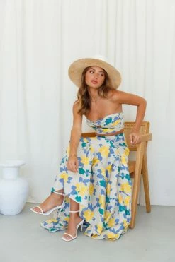 Sets & Co-ords RUNAWAY Kaitlo Top Sand Floral